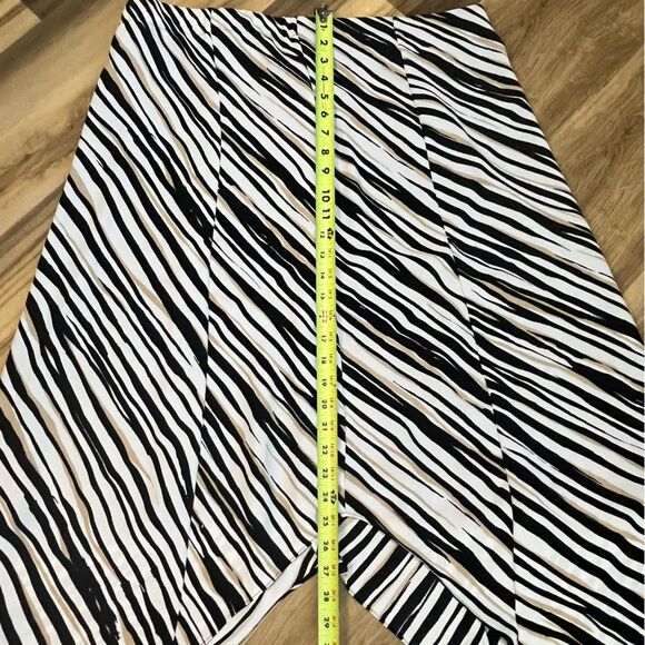 Chico’s Black Label Black And White Skirt animal print Size 16 - Picture 11 of 13